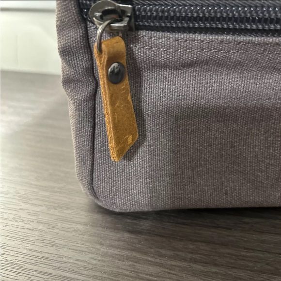 grey travel amenity/makeup bag with pockets - Picture 3 of 11